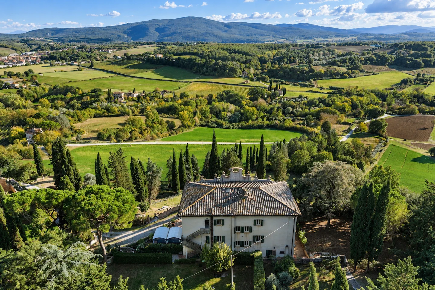 Aerial view of Villa Vianci on a Tuscan hill